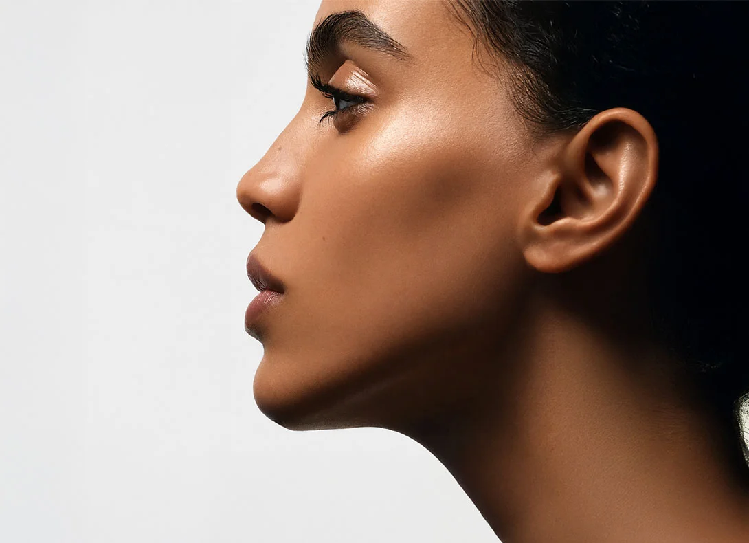 Woman's profile showing smooth facial contours and natural nose shape before non-surgical rhinoplasty procedure - Non surgical rhinoplasty in Montreal, QC